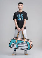 Badminton Player holding the 3D Eyesight Catching Bag Max in blue